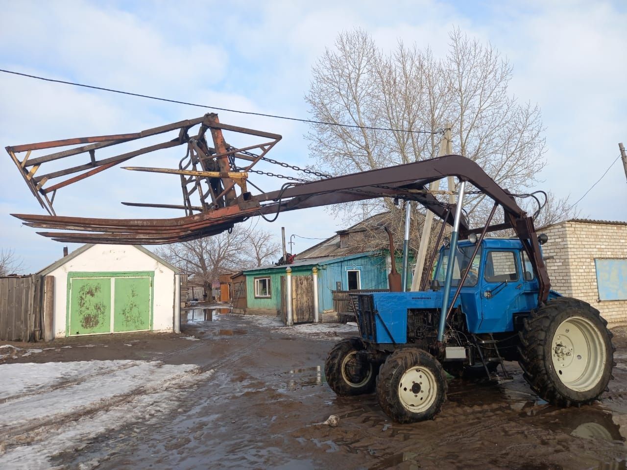 Трактор сельхозтеника
