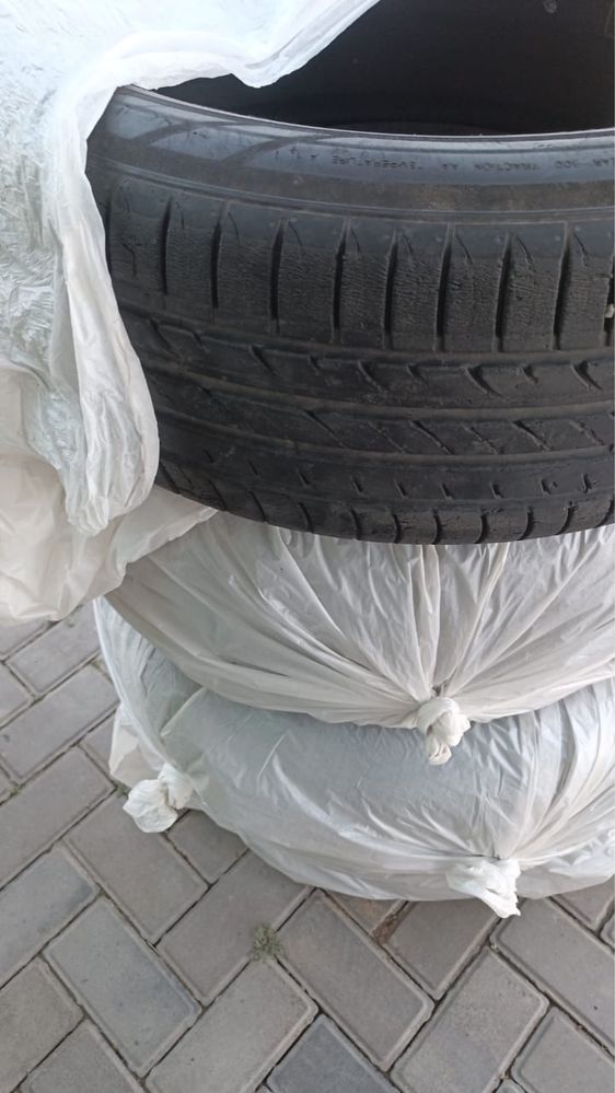Продам летнияя резина 235/55/19