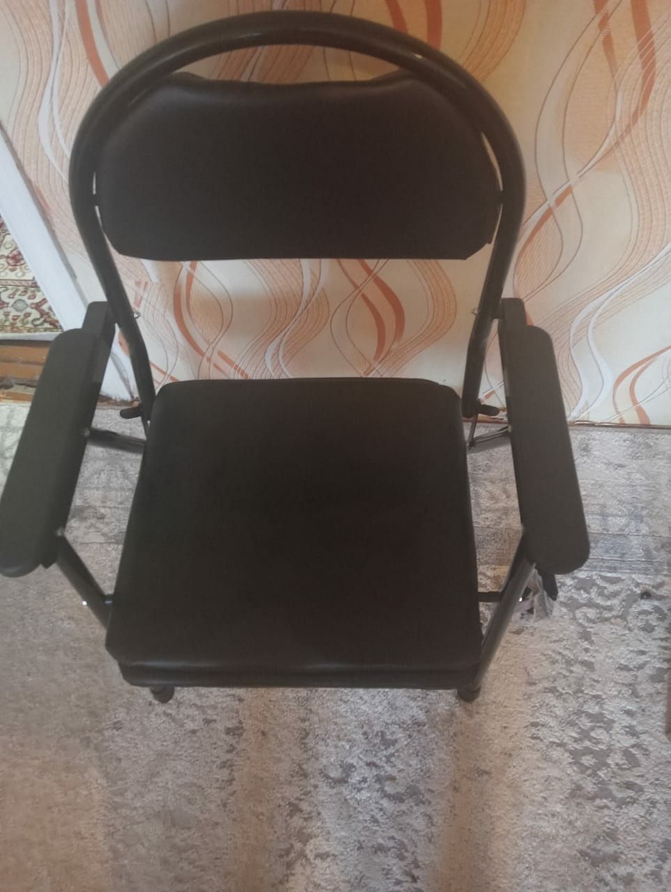 Скамейка с горшком