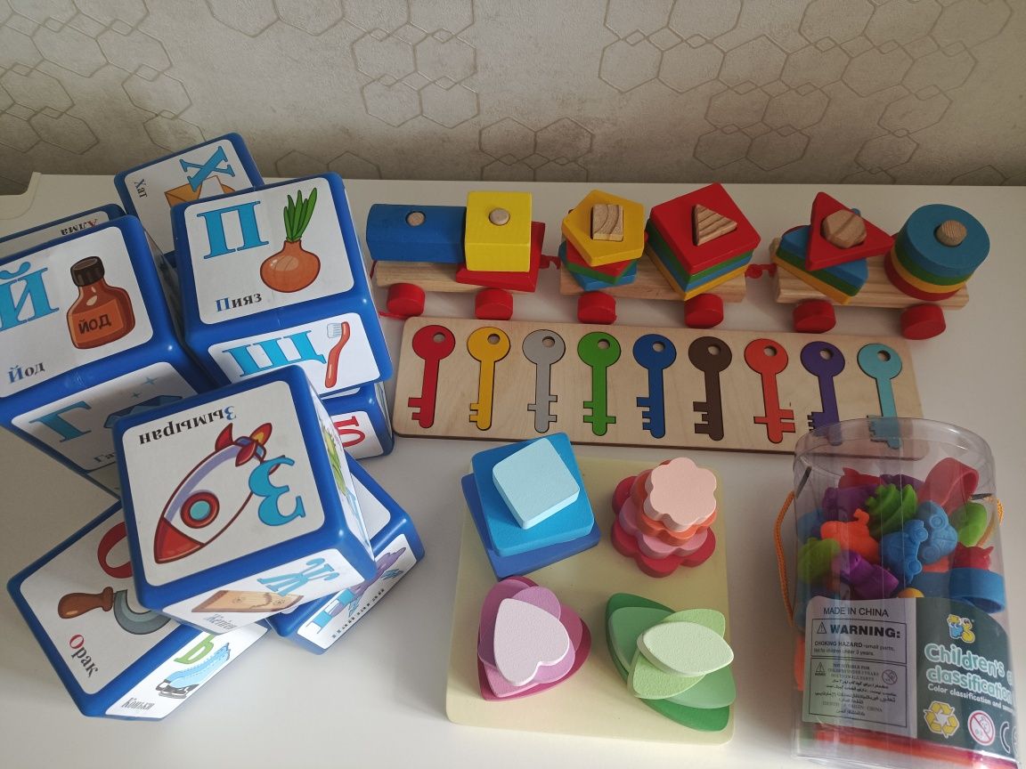 Пакет развивающих игрушек ( за все 3000)