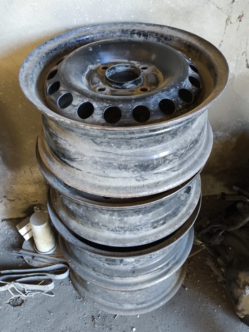 Продам железные диски на Nissan
