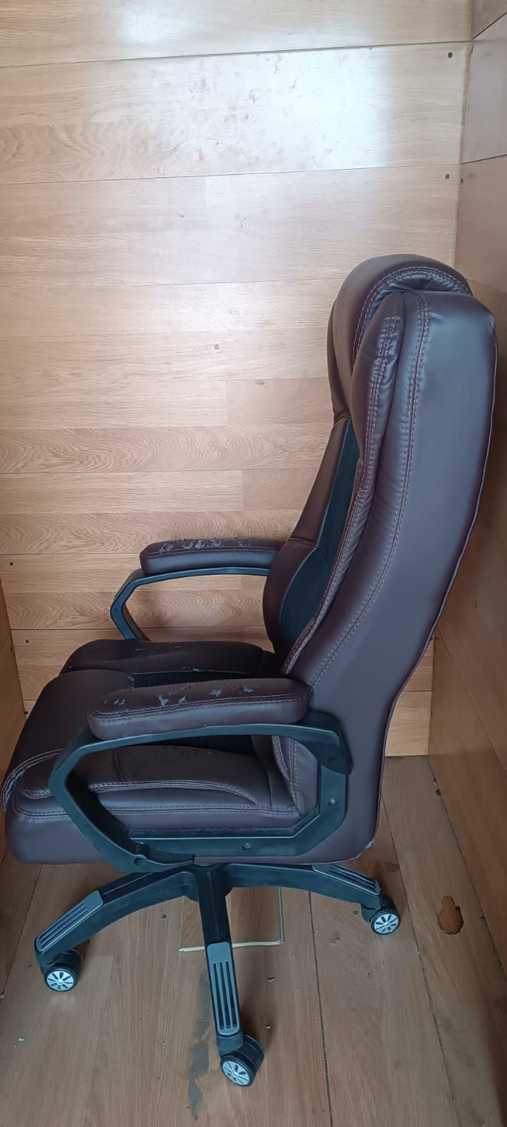 Продам офисные кресла