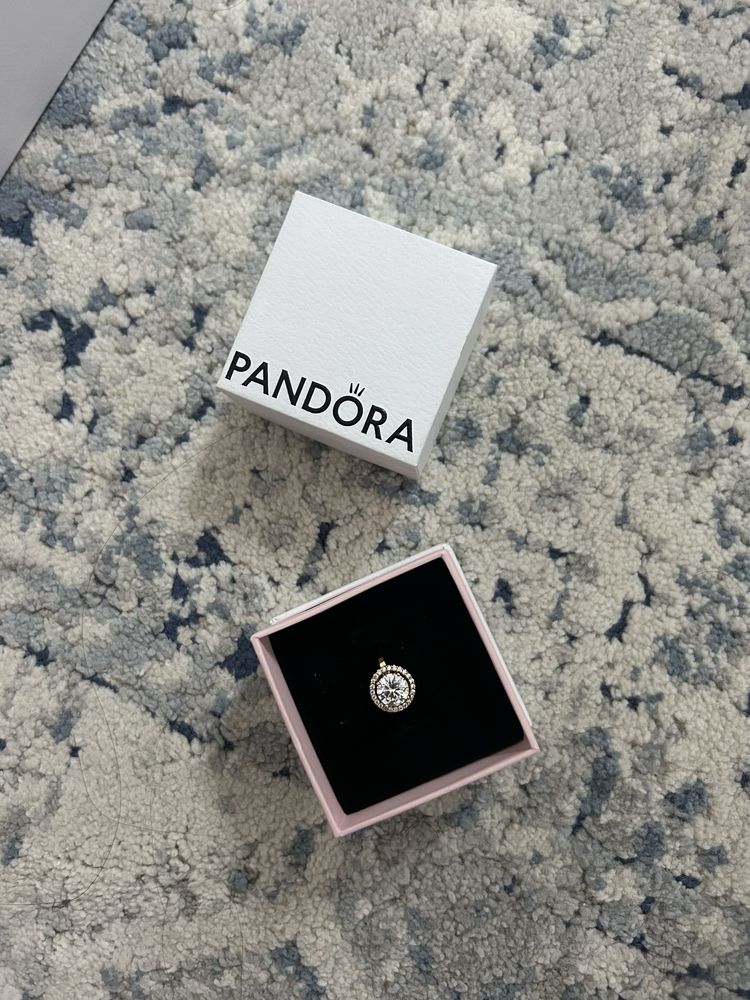 Кольцо Pandora “Сверкающий круглый венец”