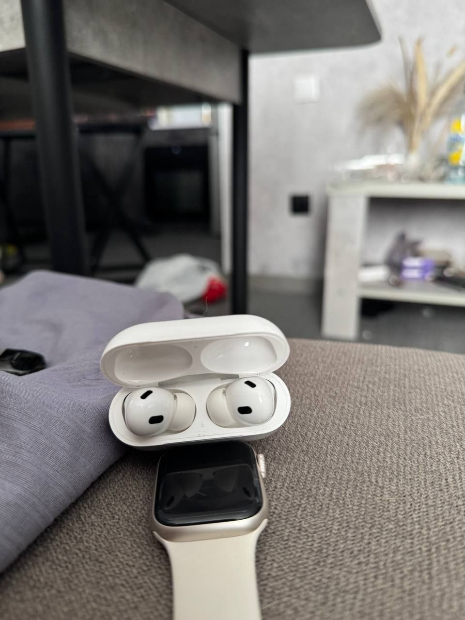 Продам apple watch 2 gen se 2022 40 mm starlight
apple AirPods Pro 2