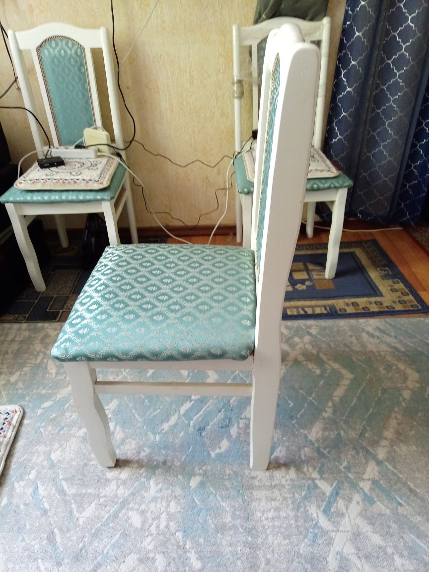 Продам стулья для гостиной