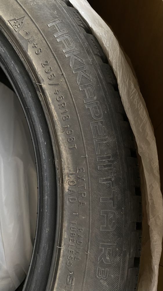 Зимние шины NOKIAN HAKKAPELIITTA-4шт(235/45 R18)