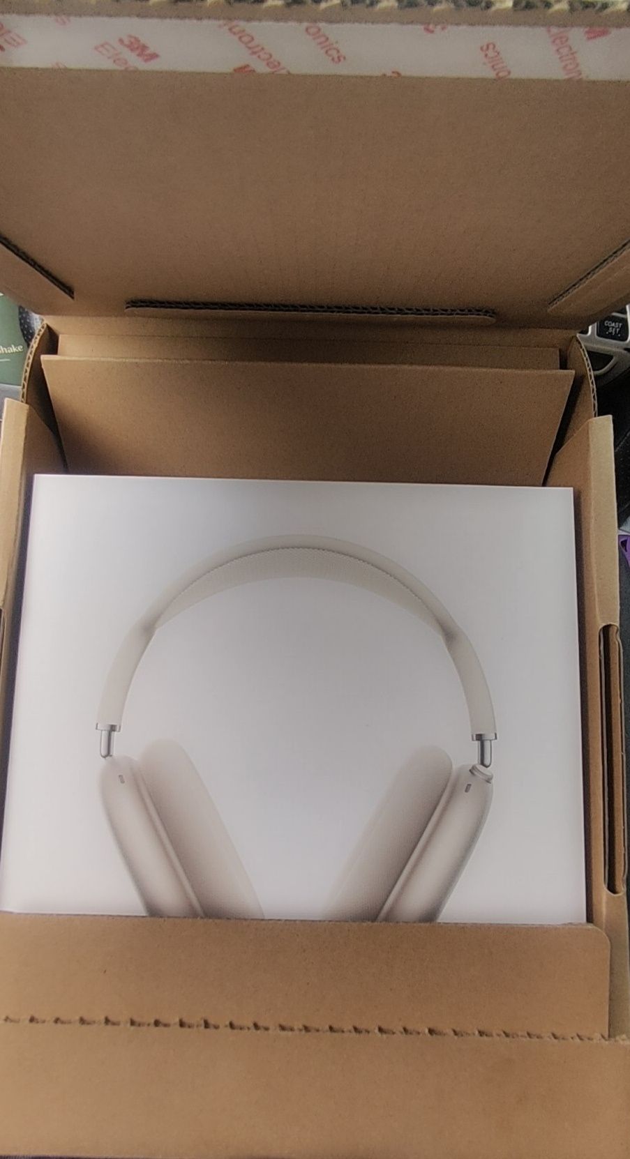 Продам новые наушники AirPods Max