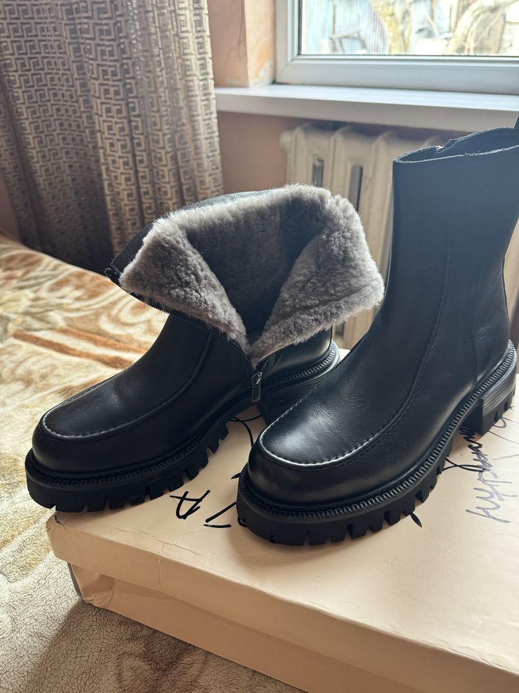 Продам зимние сапожки