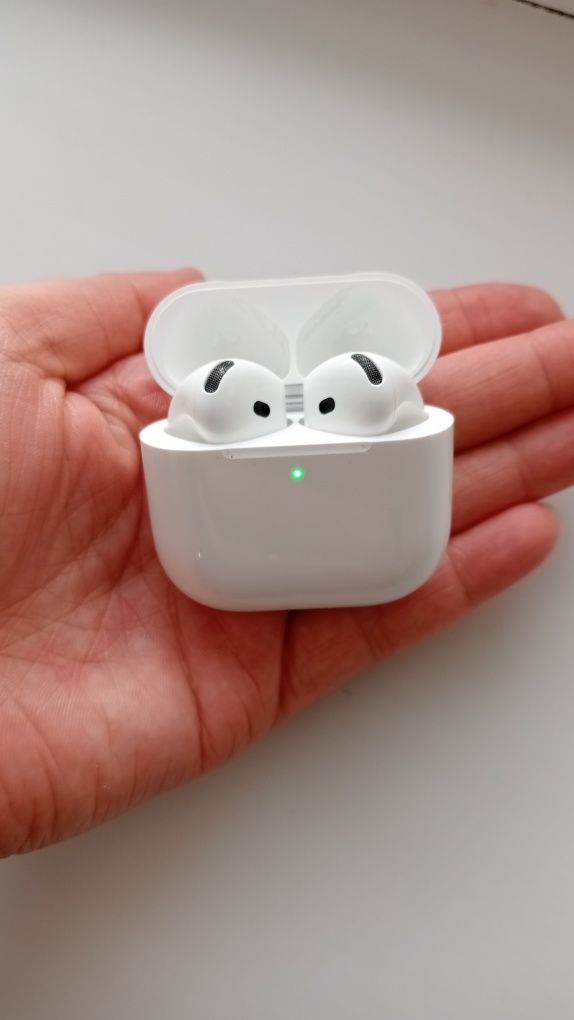Продам наушники Apple Airports 4ANC белые