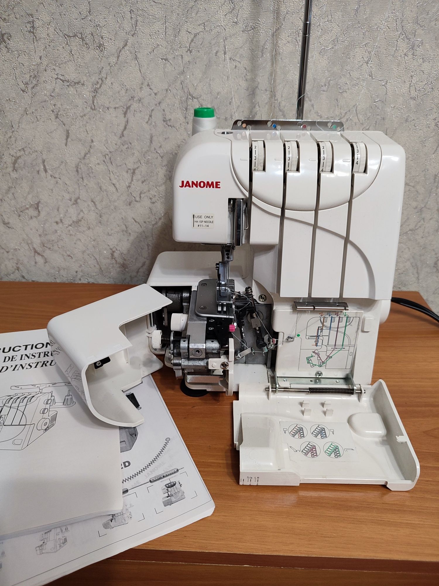 Оверлок 4-х ниточный Janome RE73