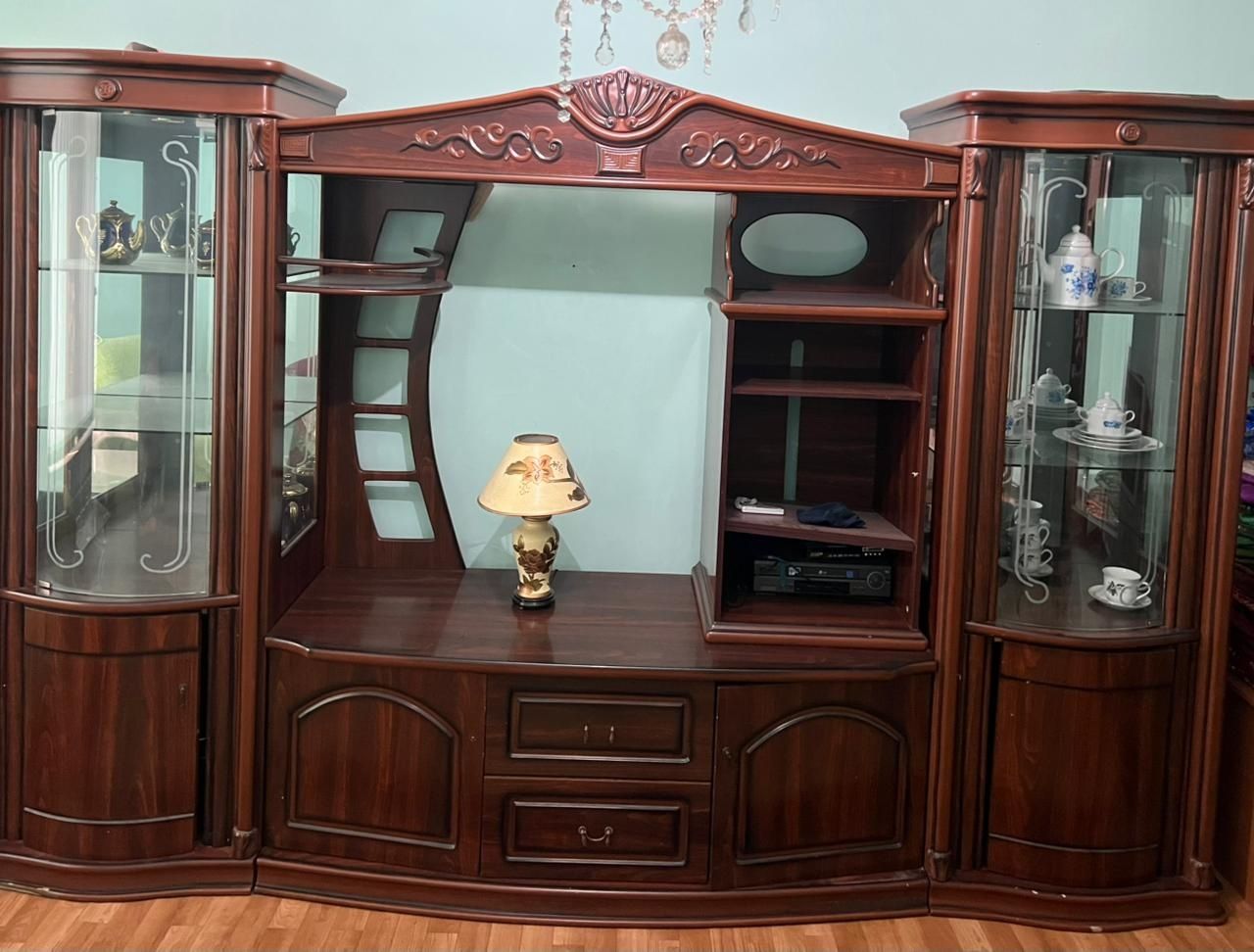 Горка в  гостинную срочная продажа.