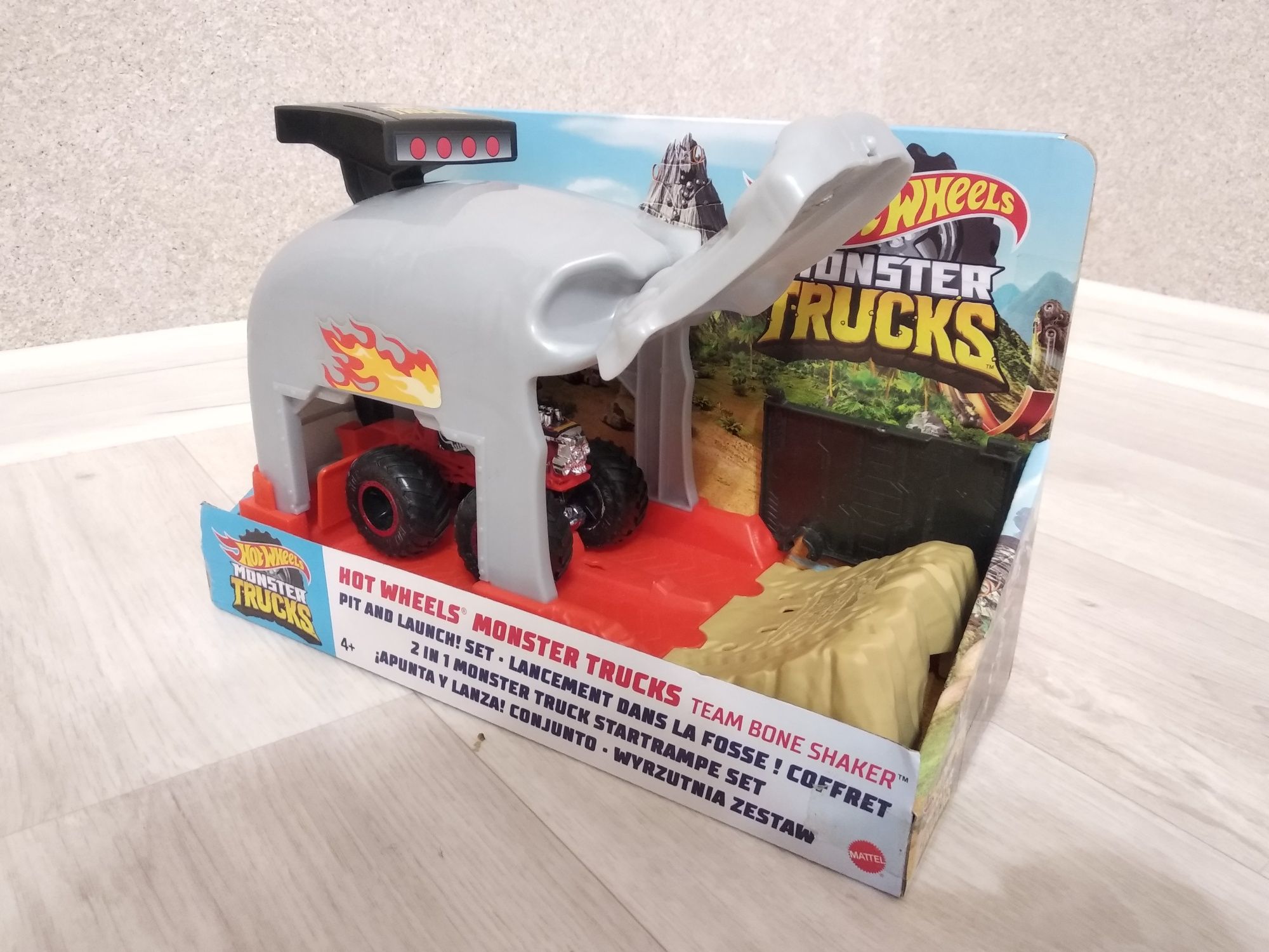 Машинка Hot Wheels с пускателем