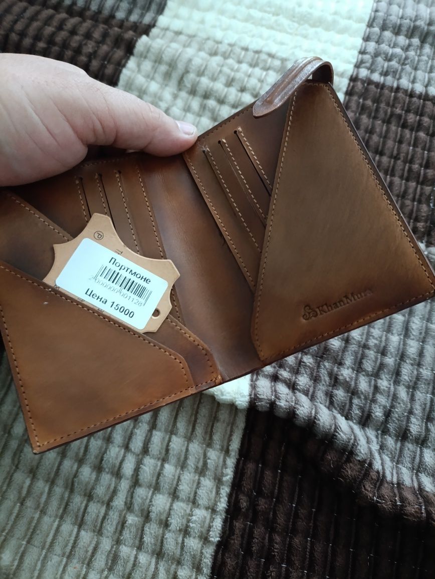 Продам кожаные портмоне новое