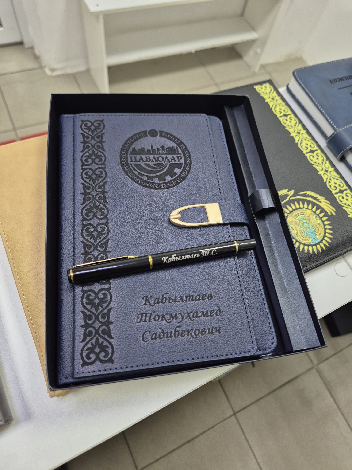 Именные ежедневники идеальный подарок на любой праздник