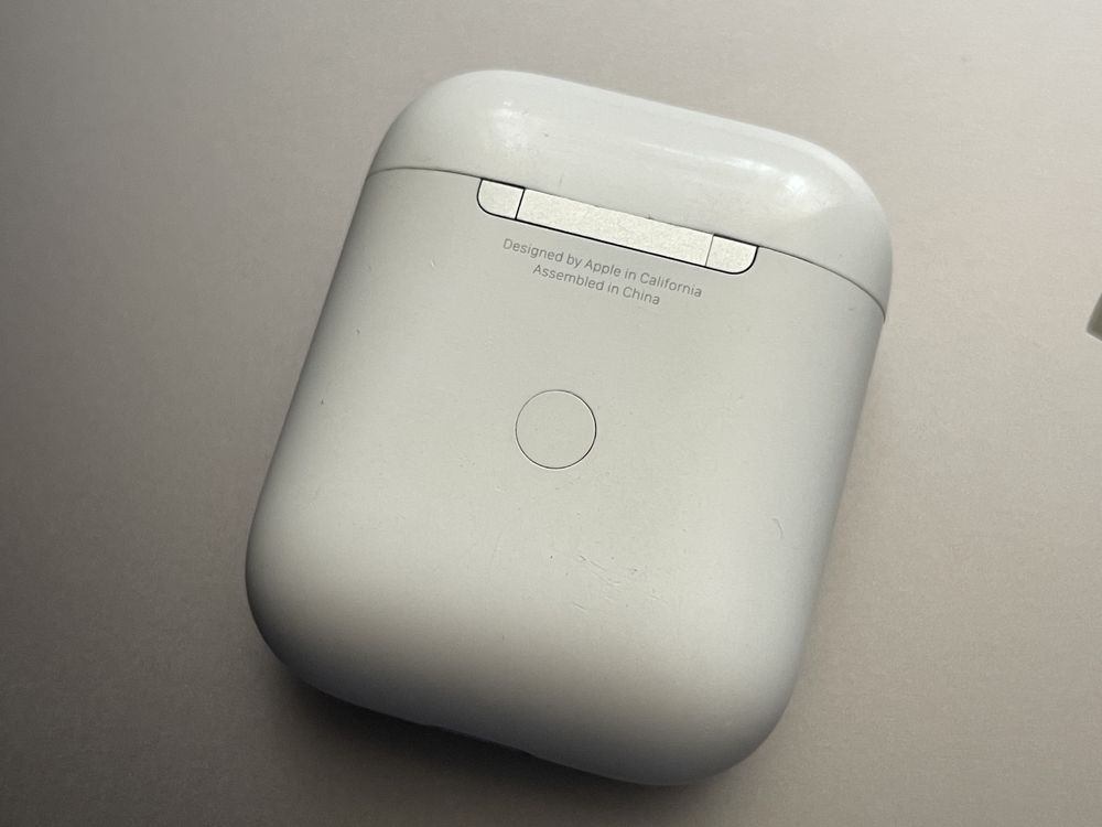 Продам наушники AirPods 2-го поколения (A2031) оригинал