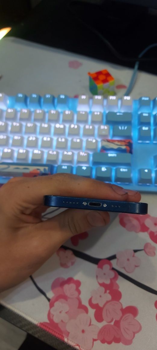 Продам iPhone 12