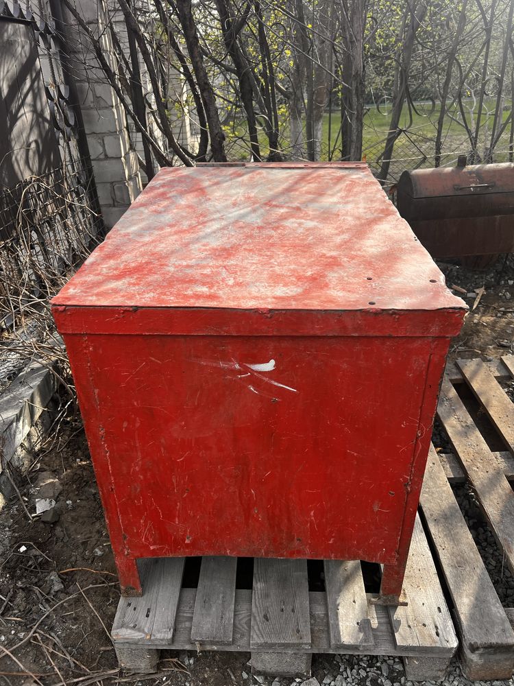 Продам слесарный стол,аерстак!