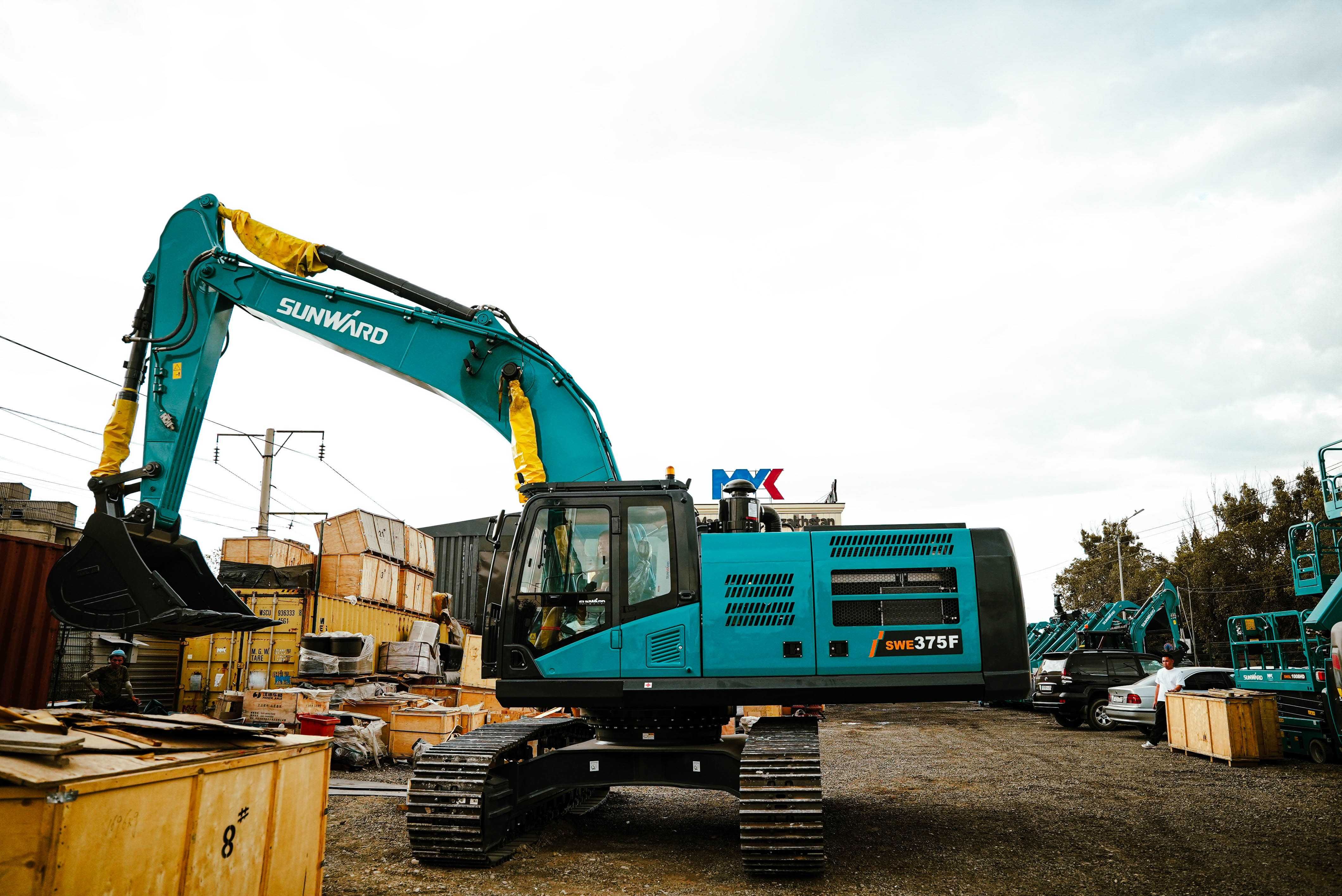 Экскаватор SUNWARD 375F