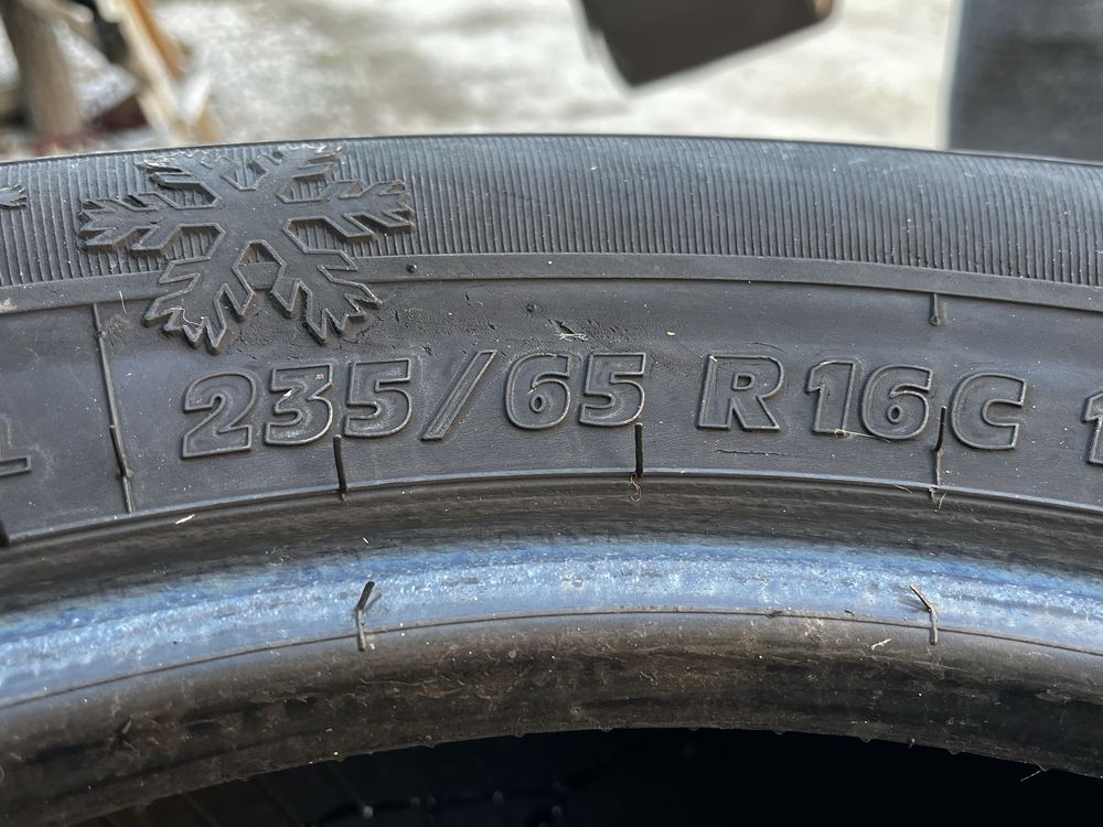 Зимние шины 235/65/16 пара