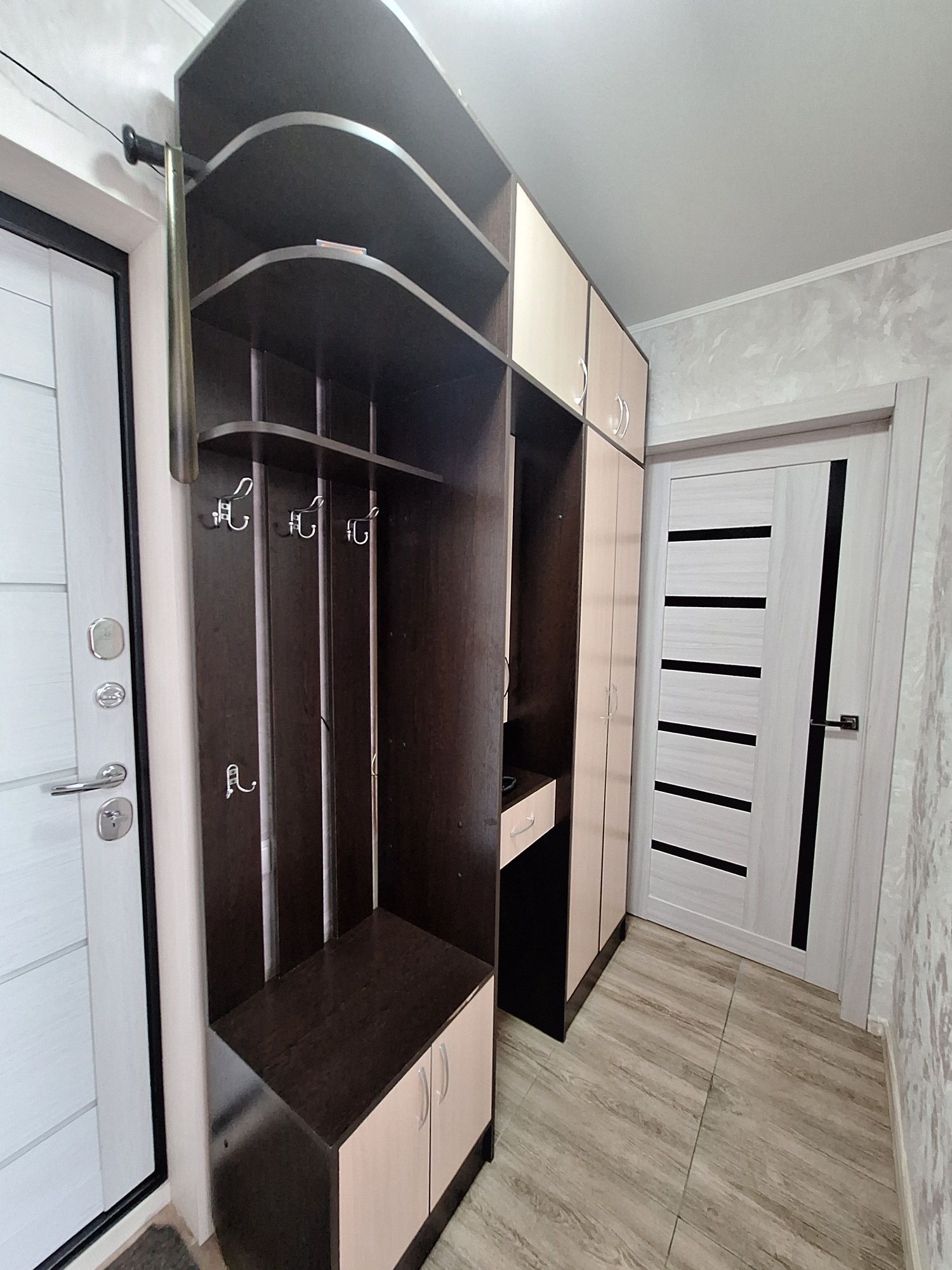 Продаётся прихожая