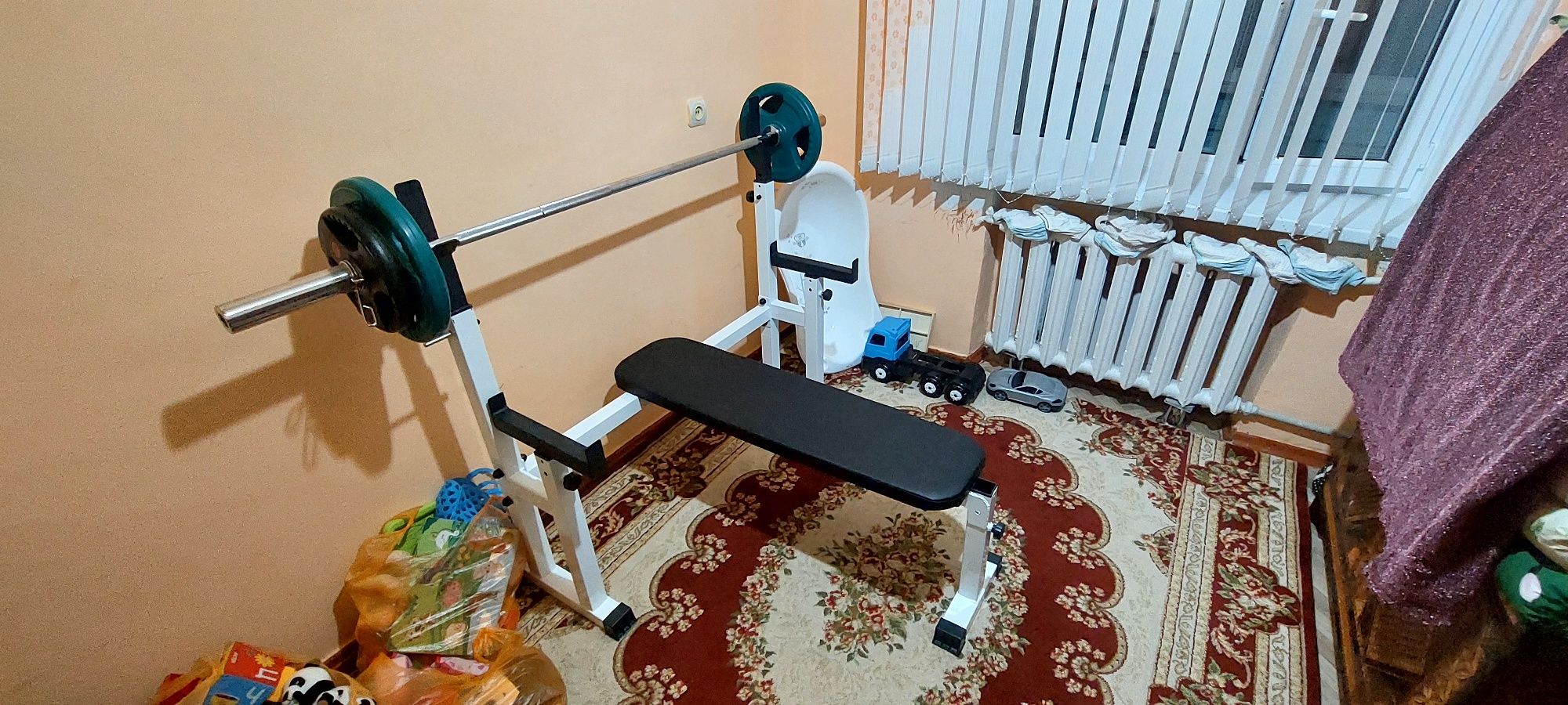 Скамья со штангой