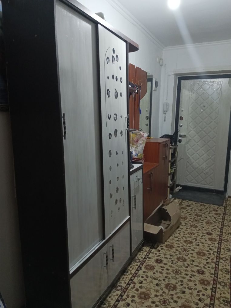 Продам прихожный шкаф купе