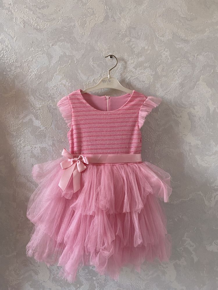 Платья девочковые, на 4-5 лет