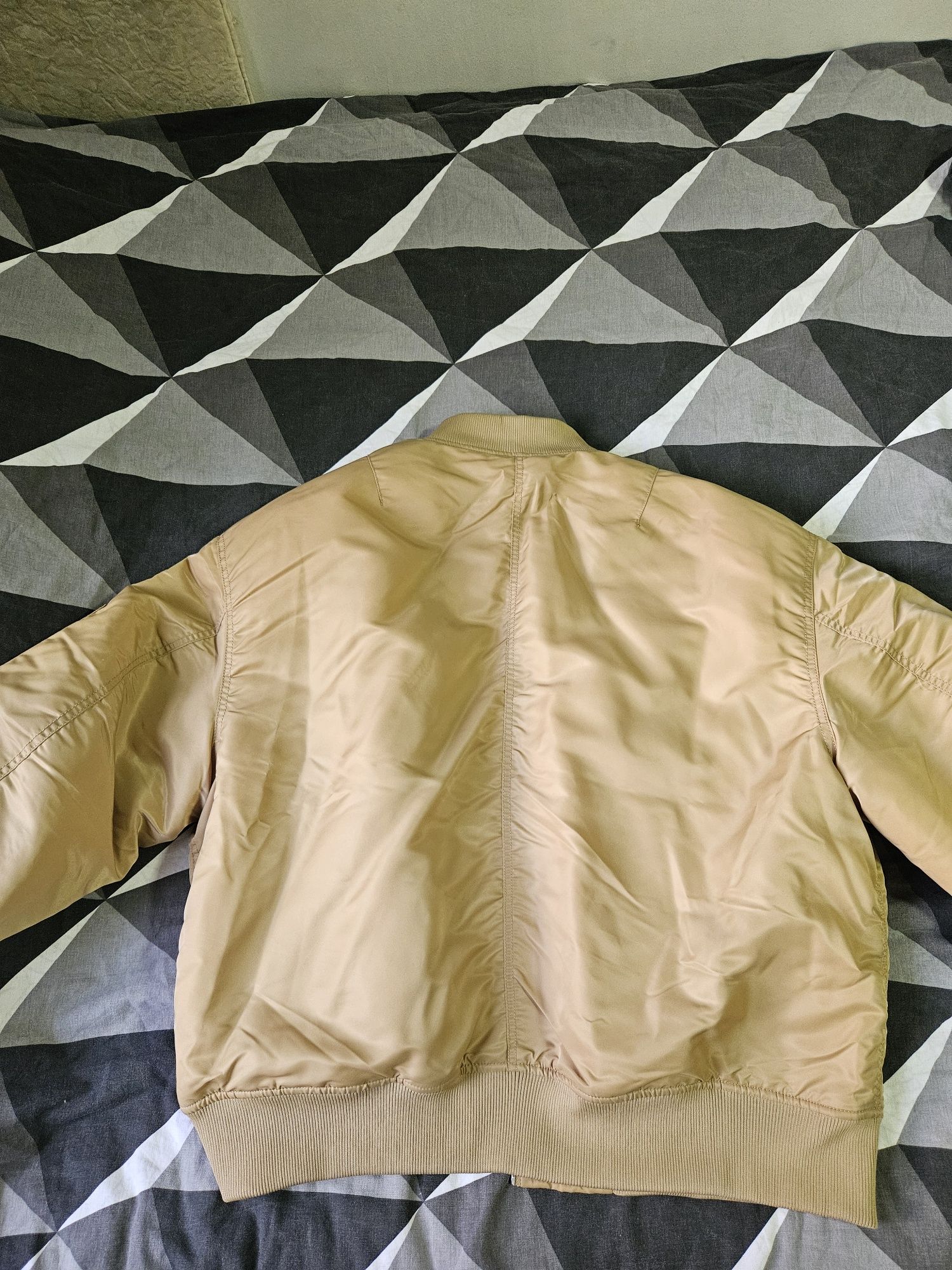 Продам куртку H&M
