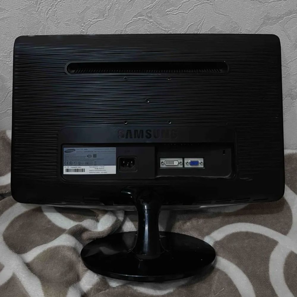Монитор Samsung b2030