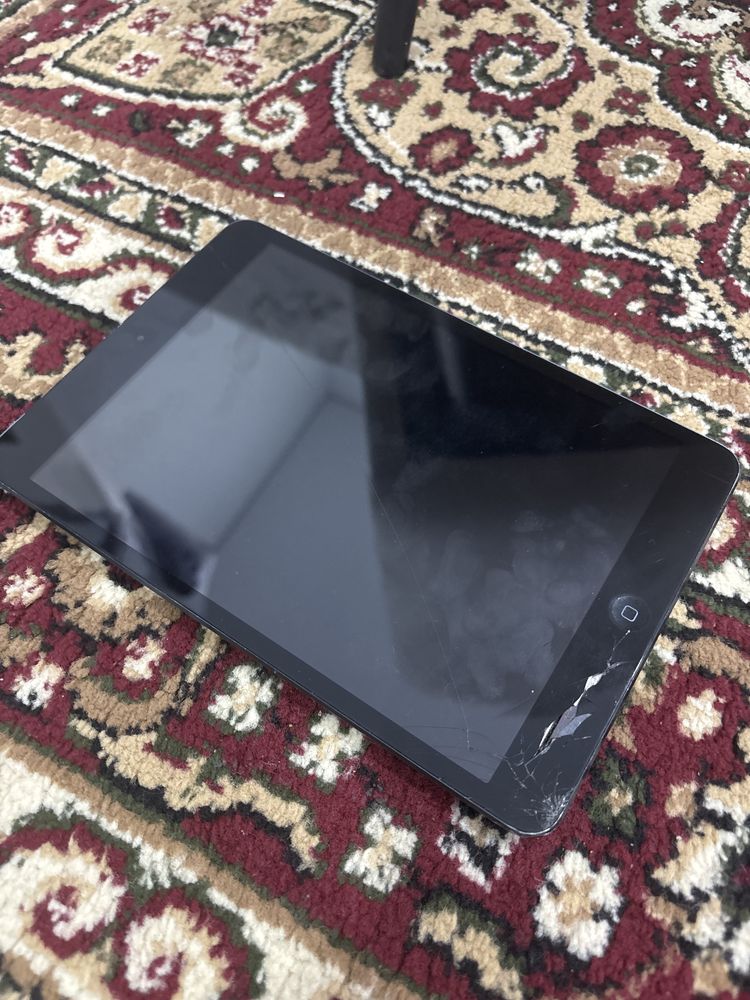 Продаю Ipad 5 поколения на запчасти
