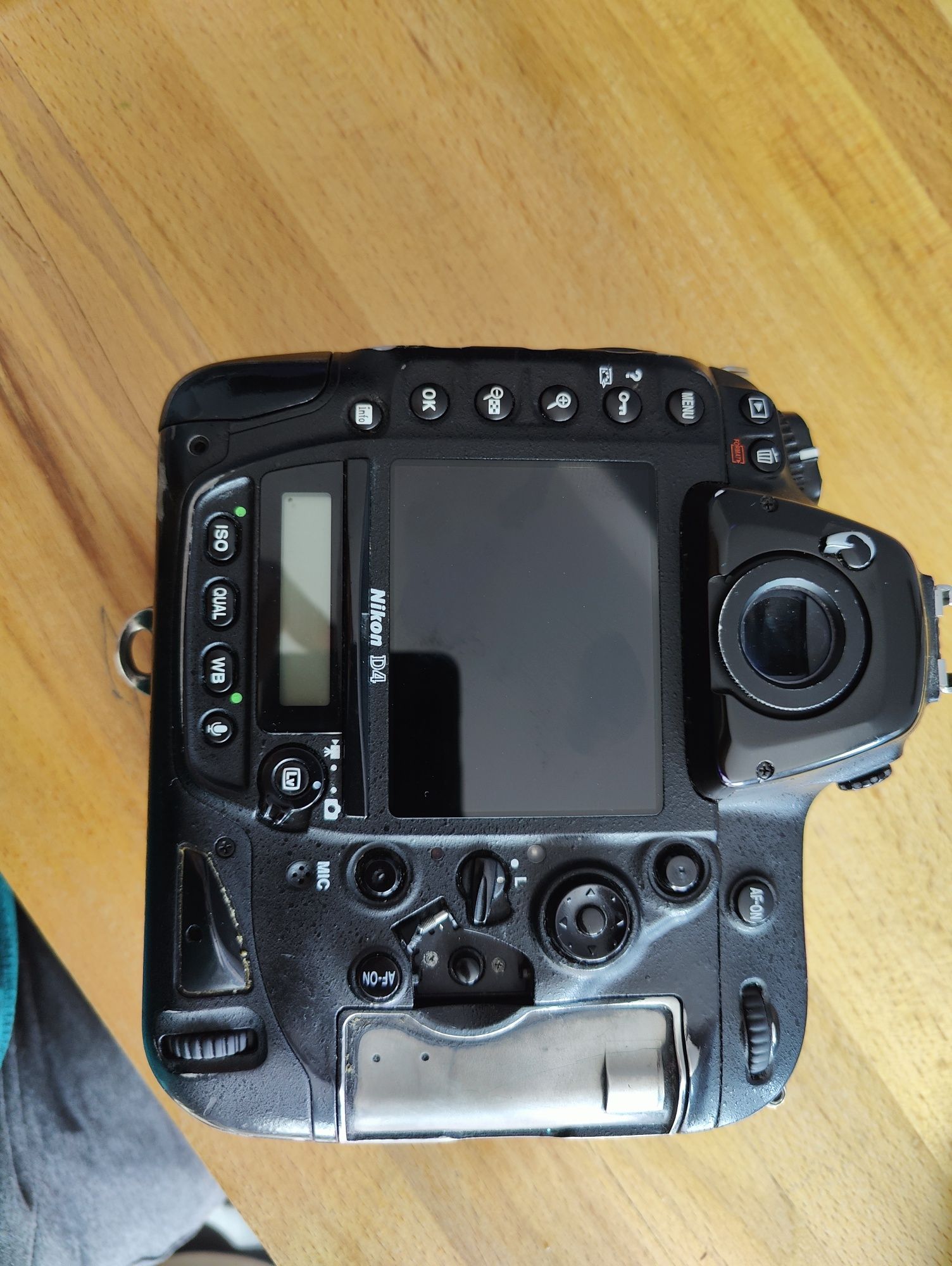 Nikon D4, nikkor
