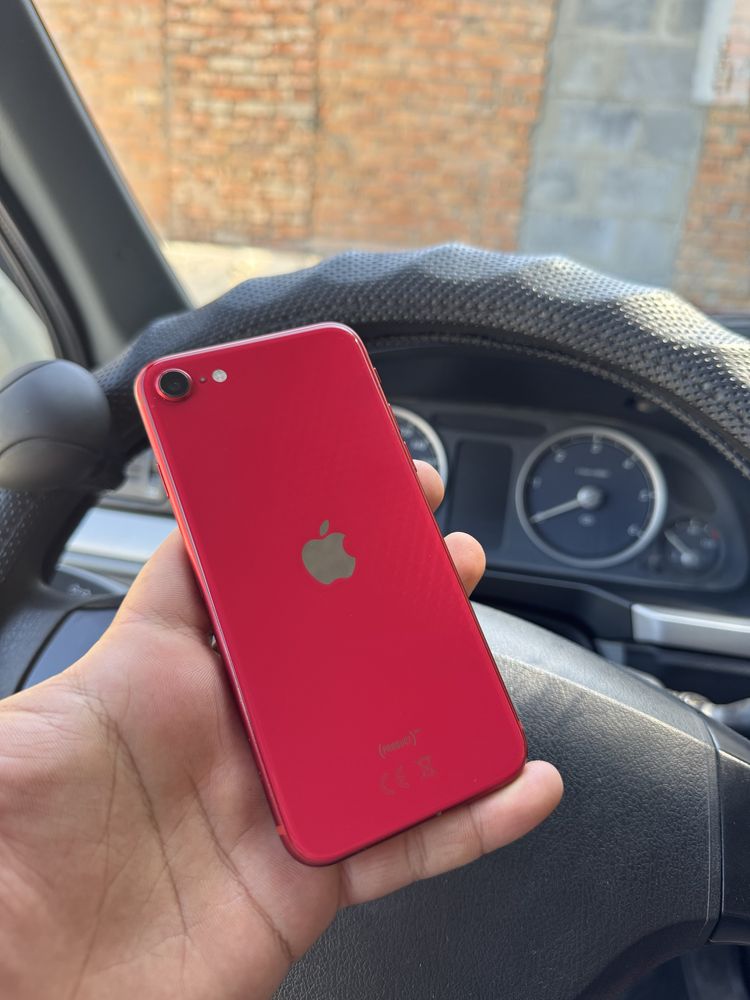 Продам Iphone SE 2020