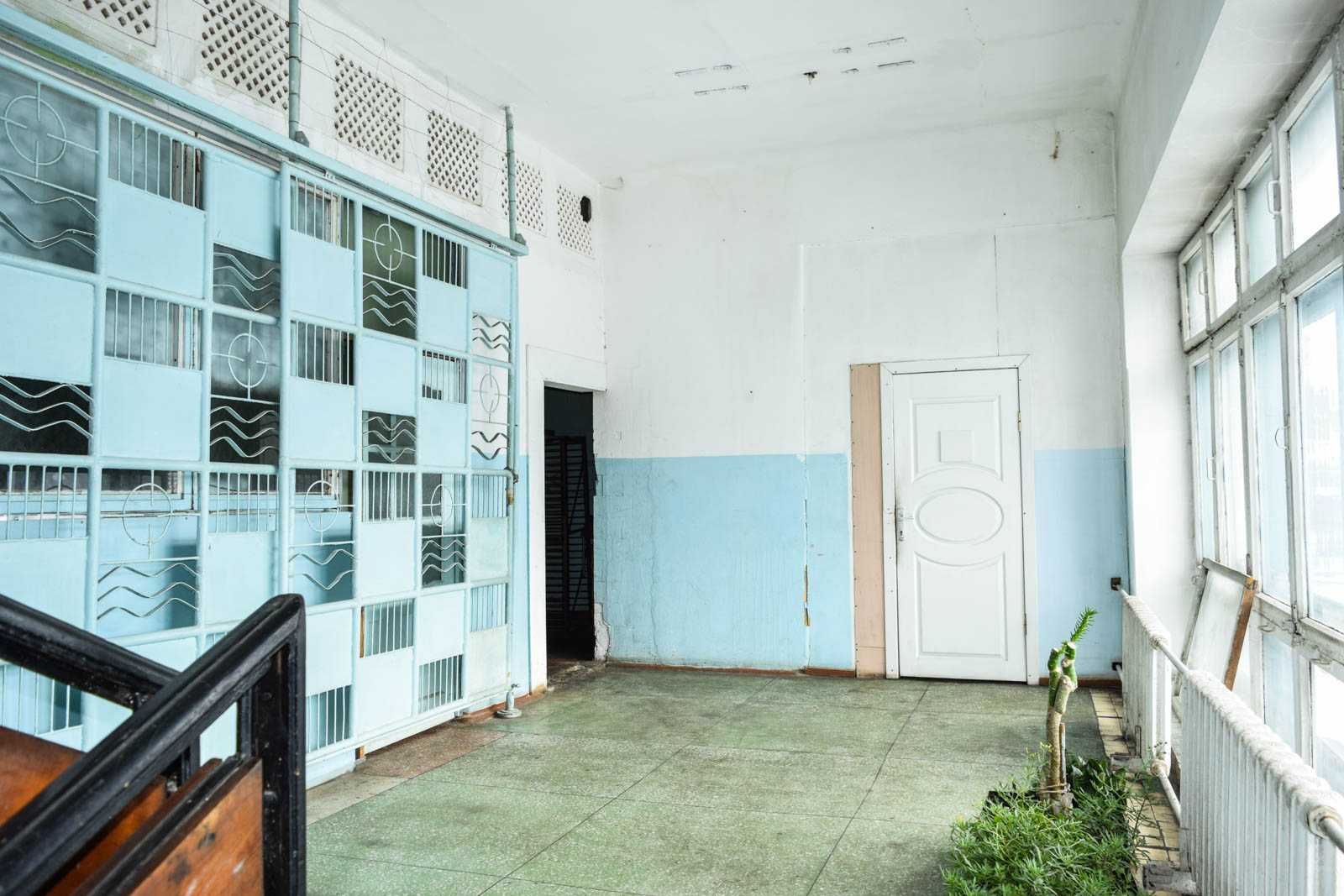 Продажа трехэтажного кирпичного здания в районе нового ЦОТа.