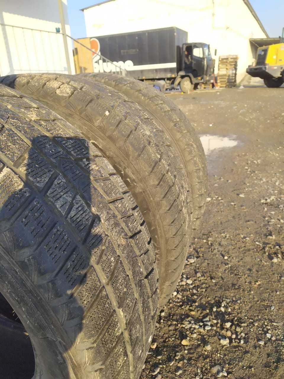 Шины зимние Nexen 285/60 R18. Б/У, в хорошем состоянии. 3 штуки
