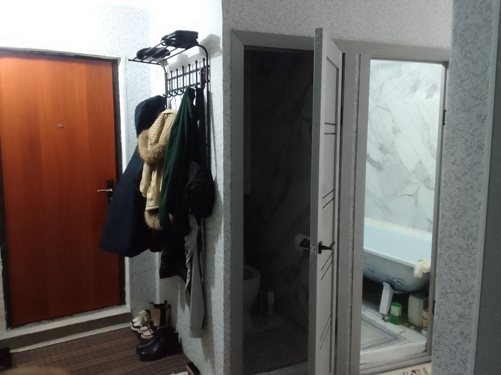 Продам 3к.кв в центре рн.ДСК возле Қазпочте