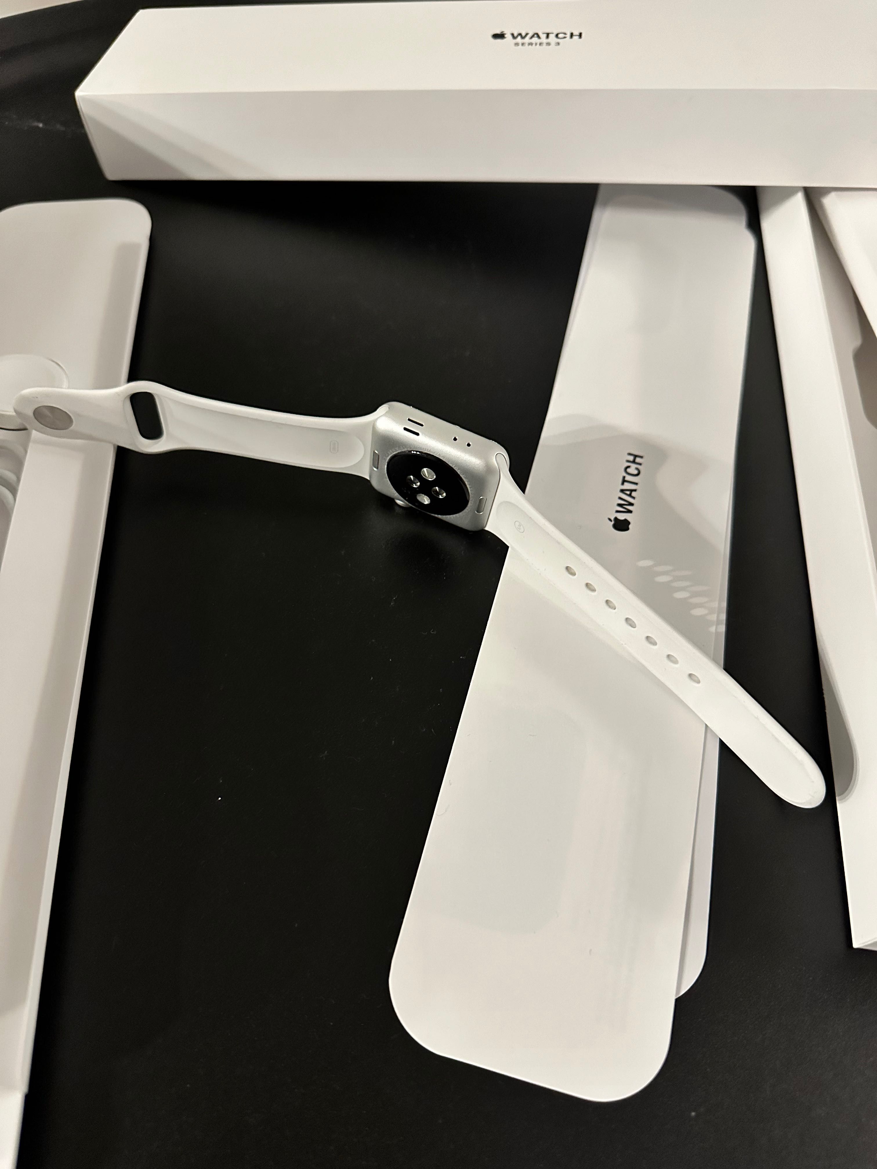Apple Watch Series 3 GPS 38mm Silver Aluminium Case