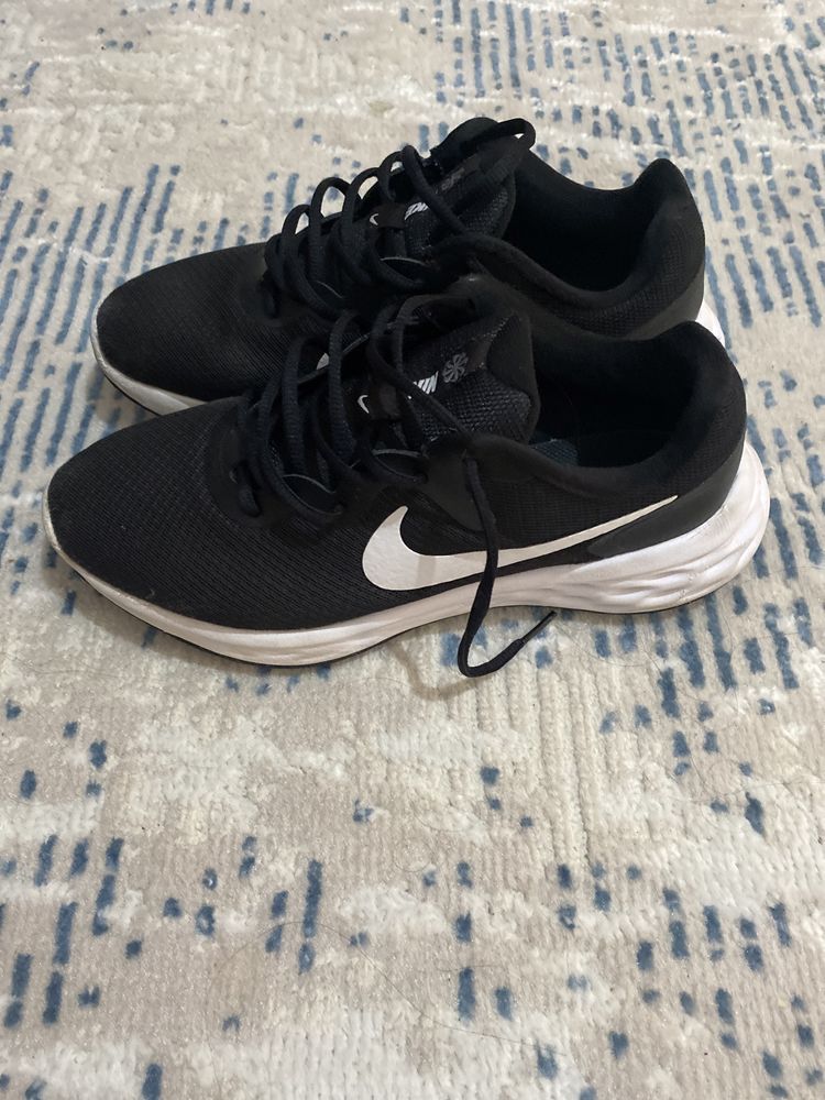 Кроссовки Nike оригинал.Размер 40