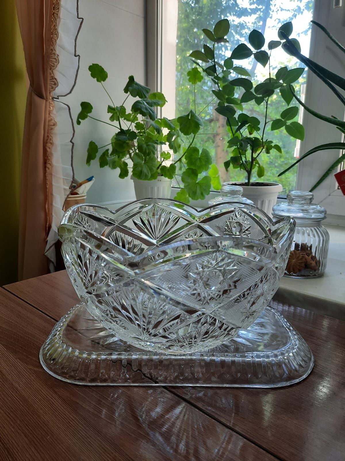 Продам хрустальные вазочки