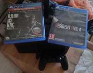 PS4 с двумя джойстиками и 2 игры