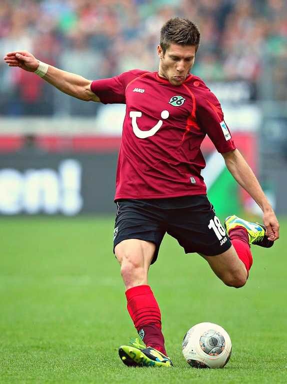 Продаётся детская футболка  FC Hannover 96 Германия ОРИГИНАЛ !!