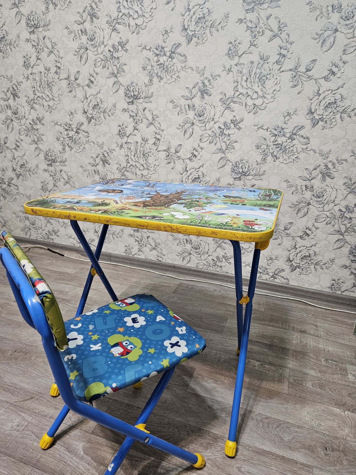 Детский стол для рисования