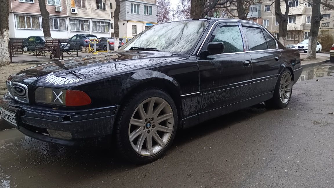 Продам БМВ 730 е38