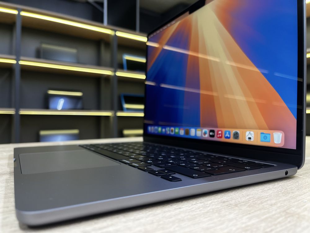 Стильный MacBook Air 13 2022.  -   13.6 2K/Apple M2/8GB/256GB/7 Циклов