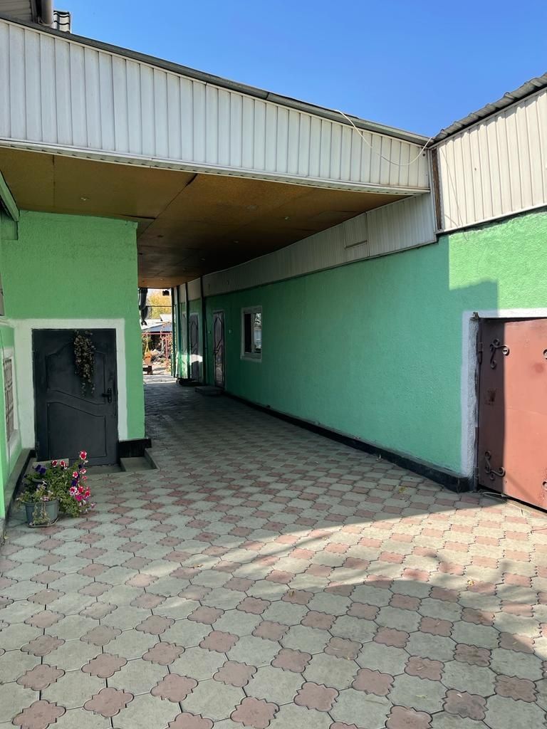 Срочно. Срочно . Продаётся дом . В центре.