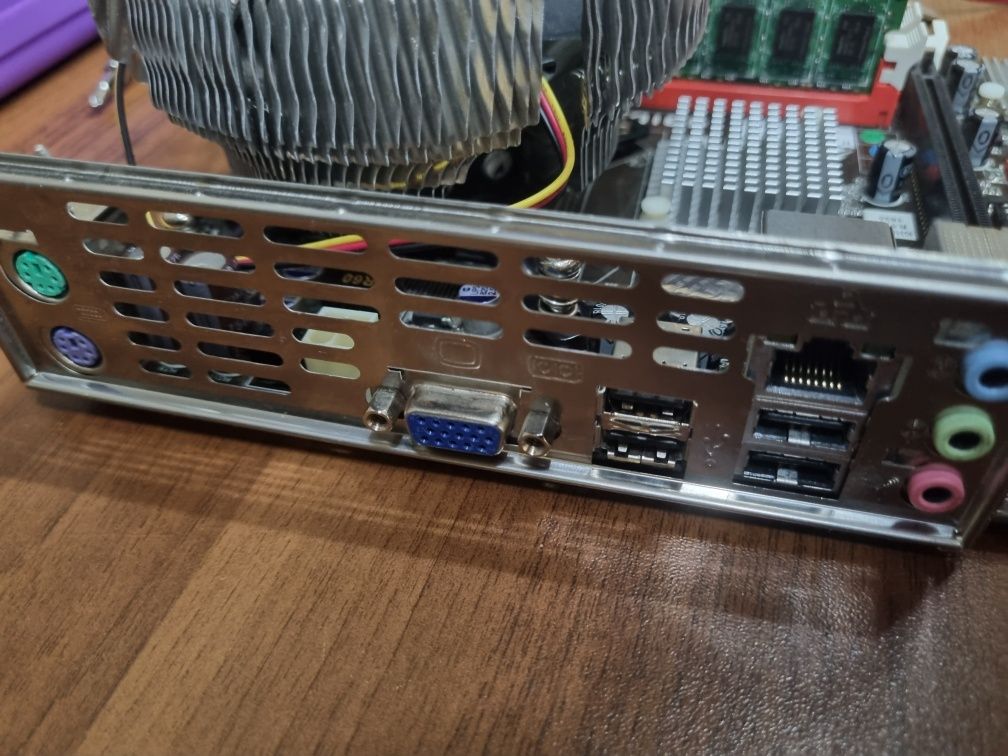 Материнская плата Biostar LGA 775 + Celeron E3400