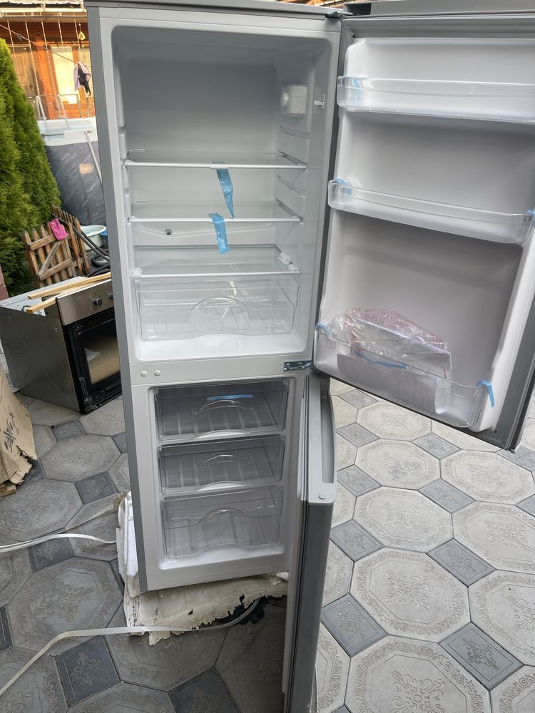 Продаю новый двухкамерный холодильник