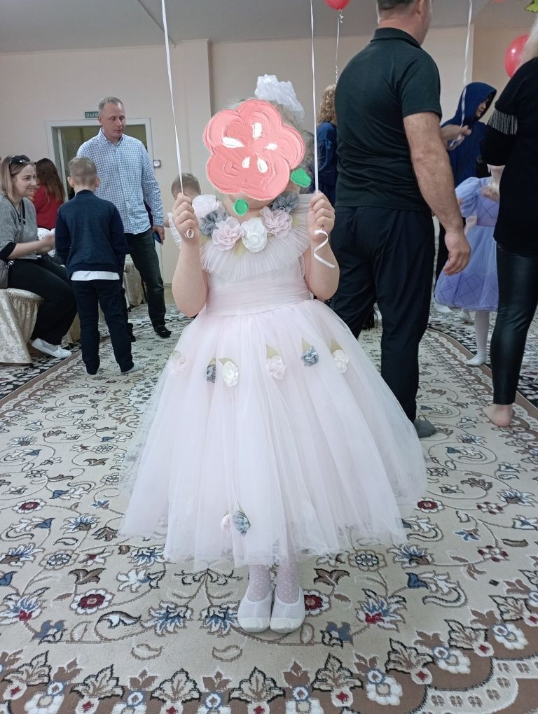 Платье.          .