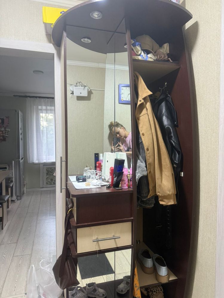Продам шкаф в прихожую