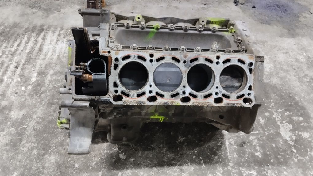 Двигатель блок поршня коленвал шатуны bmw e34 e38 e32  m60 3.0l