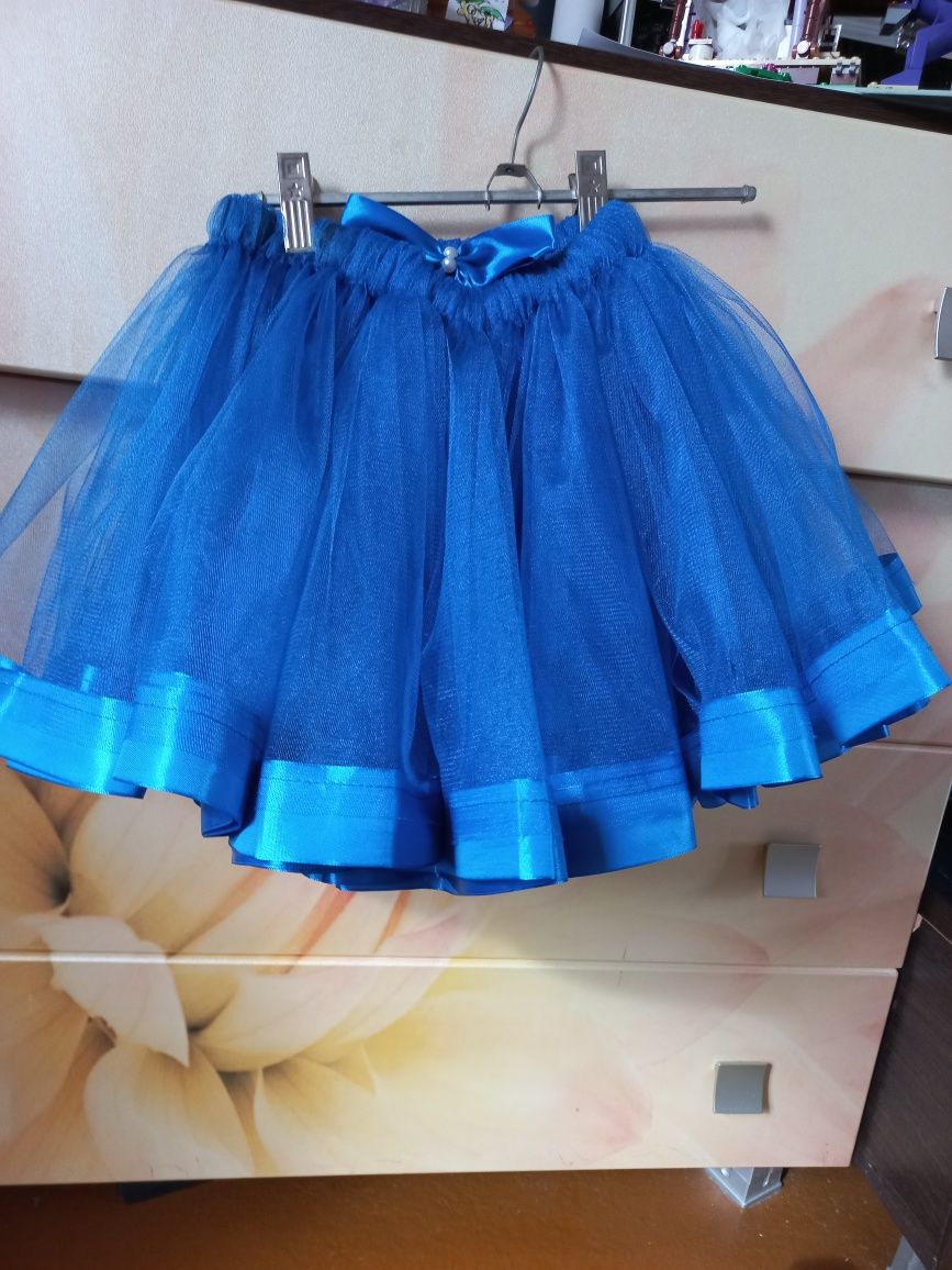 Продам недорого детские вещи,юбочку,обувь 33-34р-р .